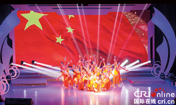 图片默认标题_fororder_成都锦江区举行纪念改革开放40周年暨庆祝国庆69周年文艺汇演（摄影-谢平扬-罗有为）-(2)