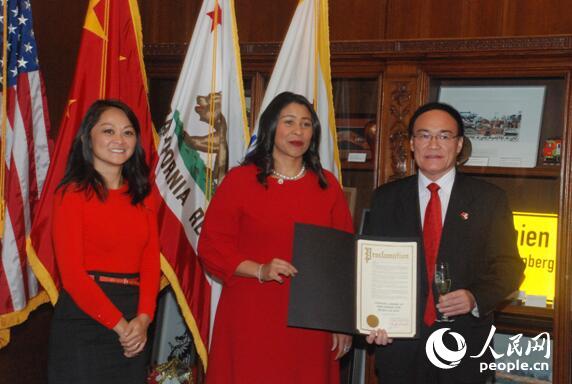 旧金山市政府升挂五星红旗 庆祝中国国庆