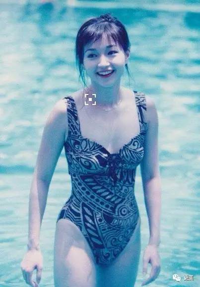 林青霞李嘉欣20年前泳装照比当红小花更时髦