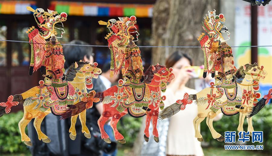“幸福西宁·艺韵湟中”湟中非遗工艺品展在南京举行