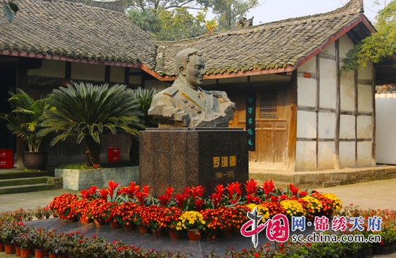 （乐游美食列表，移动端）2018年国庆去南充 四大主题旅游带你“乐翻天”