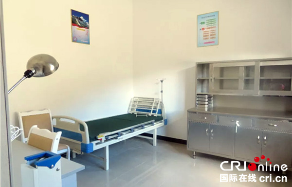 图片默认标题_fororder_新建的卫生室设备齐全（白玉县委宣传部-供图）