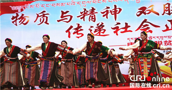 图片默认标题_fororder_4、朋布西乡《木雅锅庄》表演现场