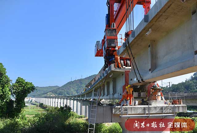 衢宁铁路(福建段)全线最长桥梁——上行线岭后特大桥架设完成