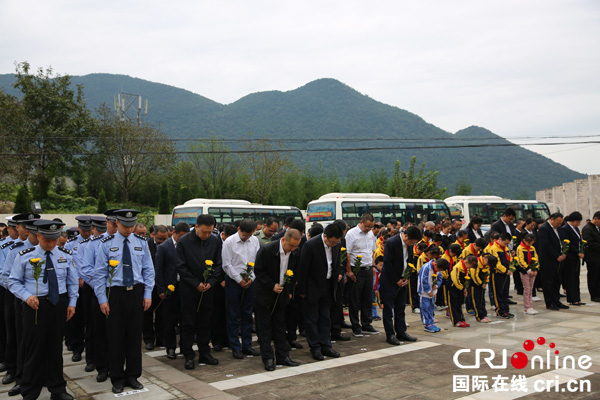 图片默认标题_fororder_9.30烈士纪念日集体默哀7