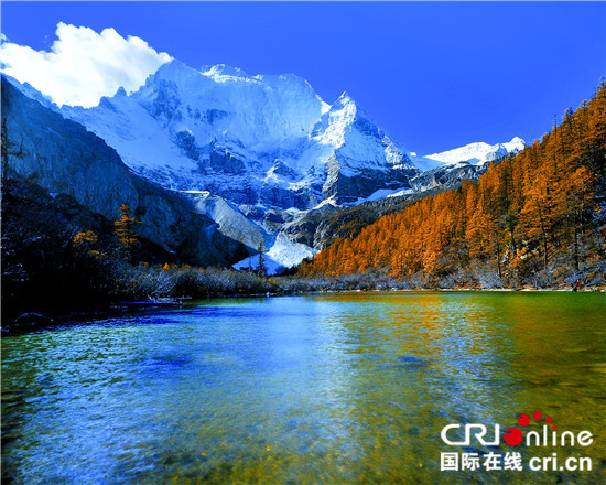 图片默认标题_fororder_稻城亚丁秋色（稻城亚丁景区管理局供图）