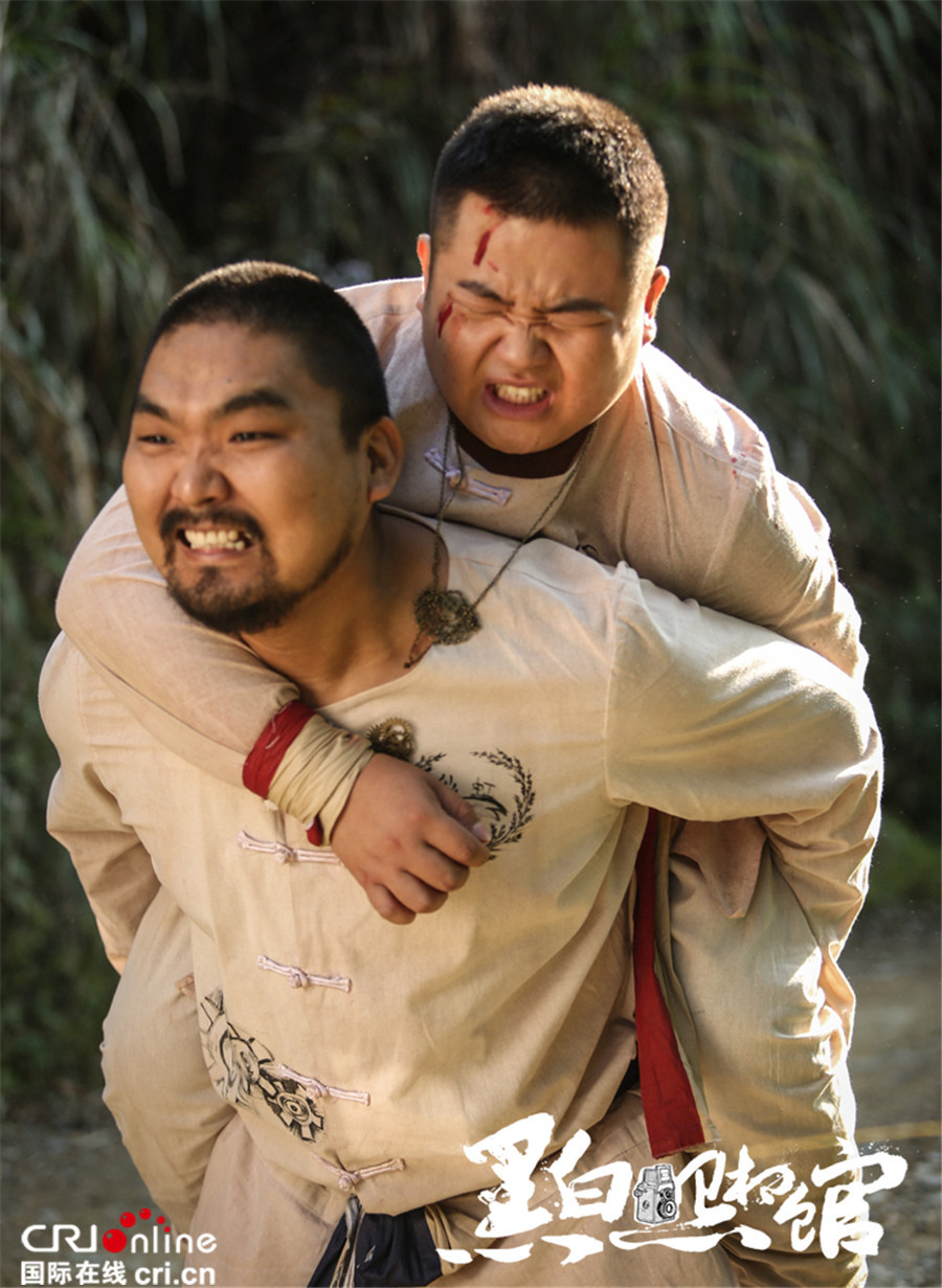 《黑白照相馆》爆笑上映 实力派演员飙戏口碑爆棚