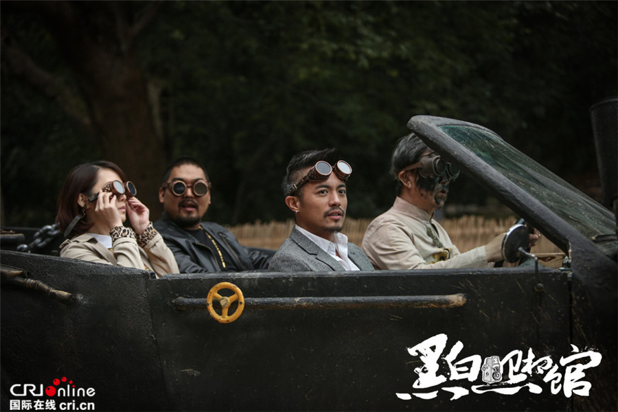 《黑白照相馆》爆笑上映 实力派演员飙戏口碑爆棚