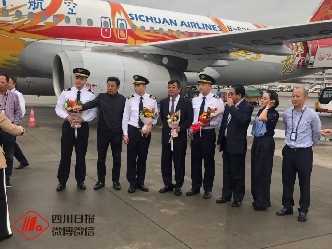紧接著,刚刚受到习近平总书记会见的四川航空"中国民航英雄机组"成员