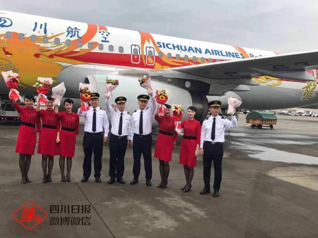 紧接著,刚刚受到习近平总书记会见的四川航空"中国民航英雄机组"成员