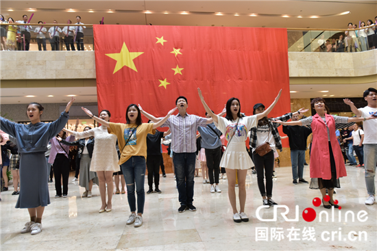 （供稿 企业列表 三吴大地南京 移动版）南京德基广场激情演绎“我爱你 中国”