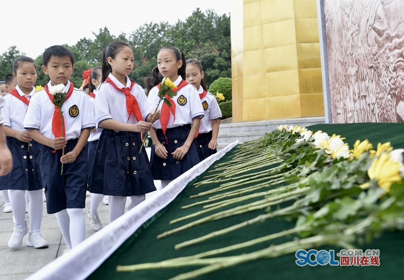 转载（导航成都）2018·四川省暨成都市公祭烈士活动举行 彭清华赵宗岐尹力战厚顺等出席