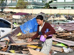 印尼地震海啸遇难人数升至1424人