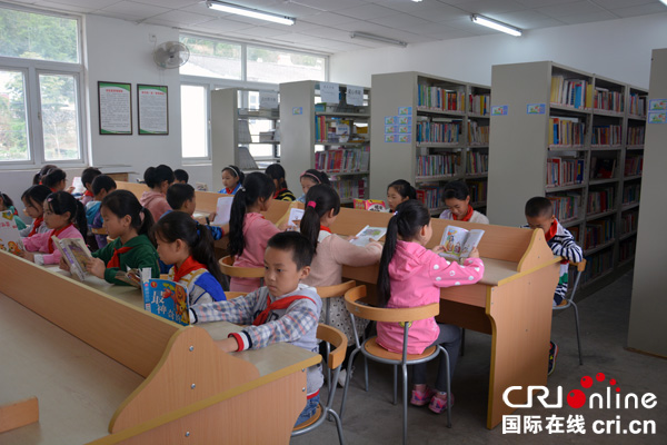 图片默认标题_fororder_学生课间阅读