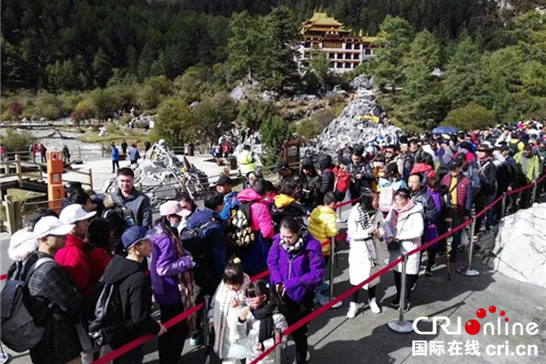 图片默认标题_fororder_稻城亚丁秩序井然（甘孜州旅游发展委员会-供图）