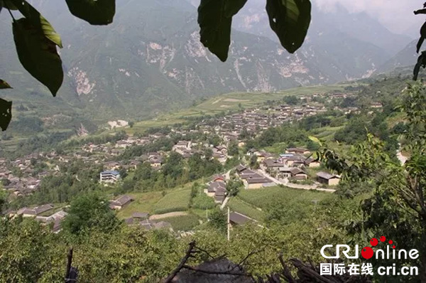 图片默认标题_fororder_俯瞰九寨沟（九寨沟县委宣传部-供图）