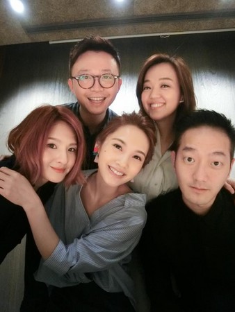 杨丞琳庆生与陈妍希互喊宝贝 初恋黄鸿升到场祝福