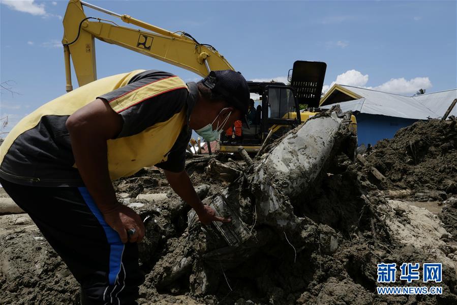 印尼地震和海啸已造成2045人死亡