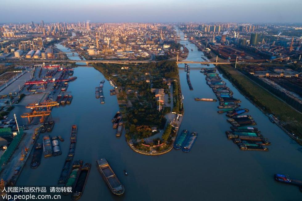 江苏淮安：京杭大运河迎来繁忙的运输季