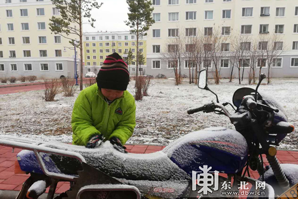 “中国最冷小镇”呼中飘起浪漫雪花