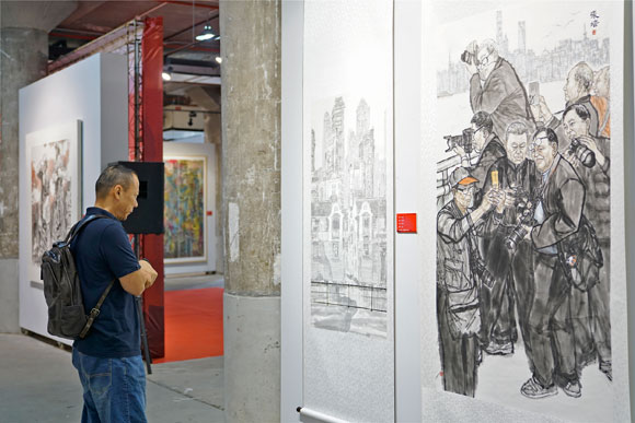 上海市民艺术大展开幕 市民浓墨重彩抒写改革变化