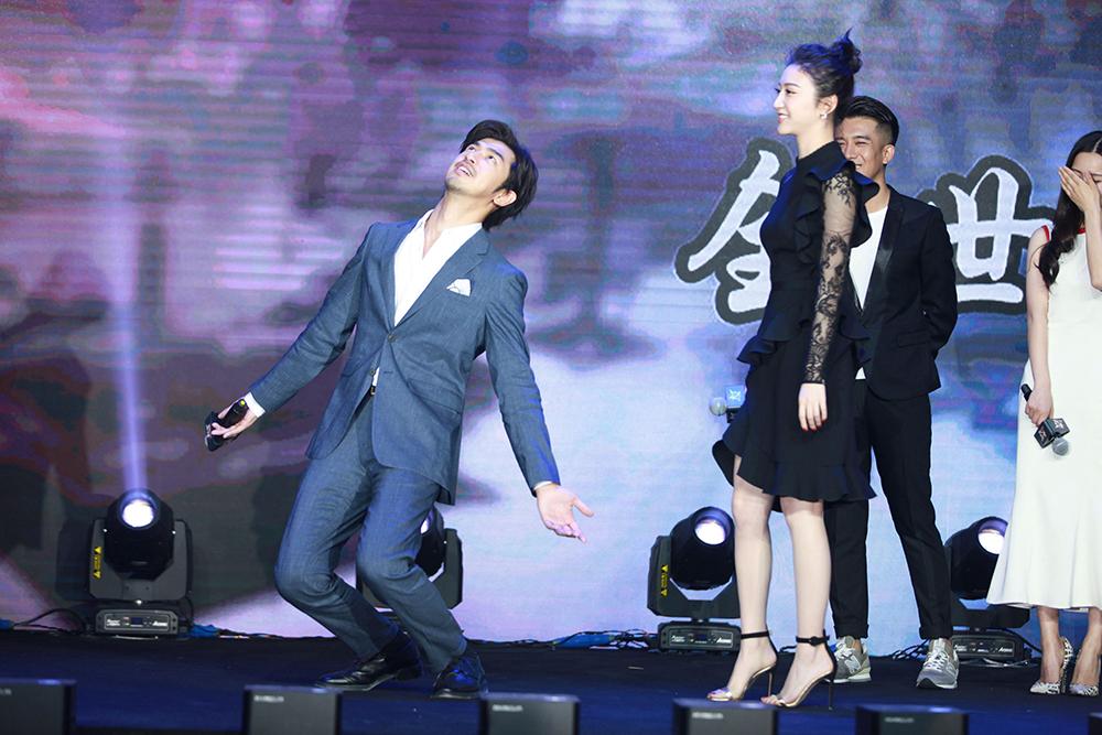 《火王》开了假发布会?陈柏霖景甜这样放飞自我 - 国际在线移动版