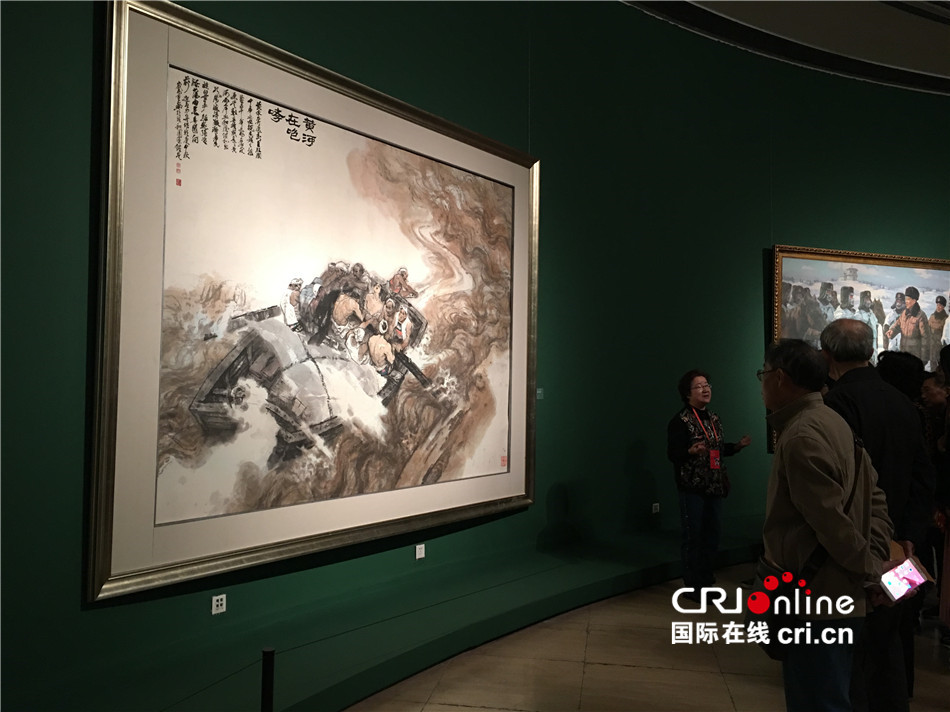 图片默认标题_fororder_现场的志愿讲解员让观众更深入地了解作品与展览的意义