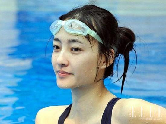 真女神才敢素颜：景甜当众洗脸 赵丽颖秒变学生