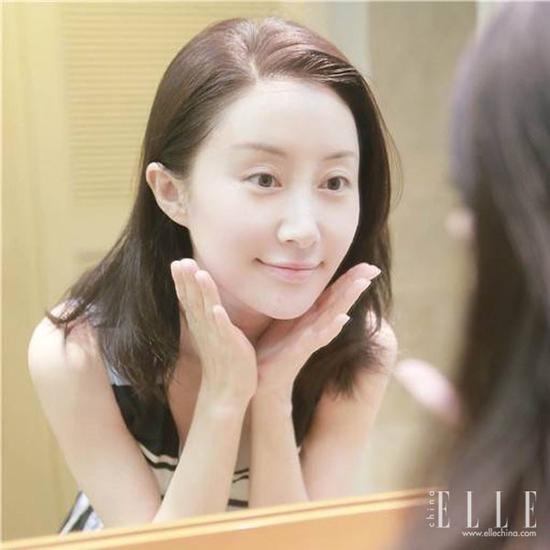 真女神才敢素颜：景甜当众洗脸 赵丽颖秒变学生