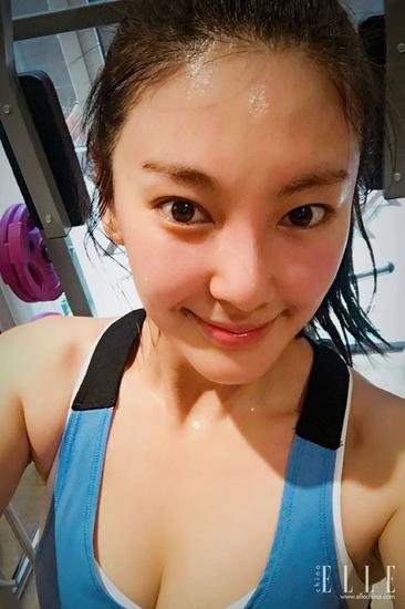 真女神才敢素颜：景甜当众洗脸 赵丽颖秒变学生