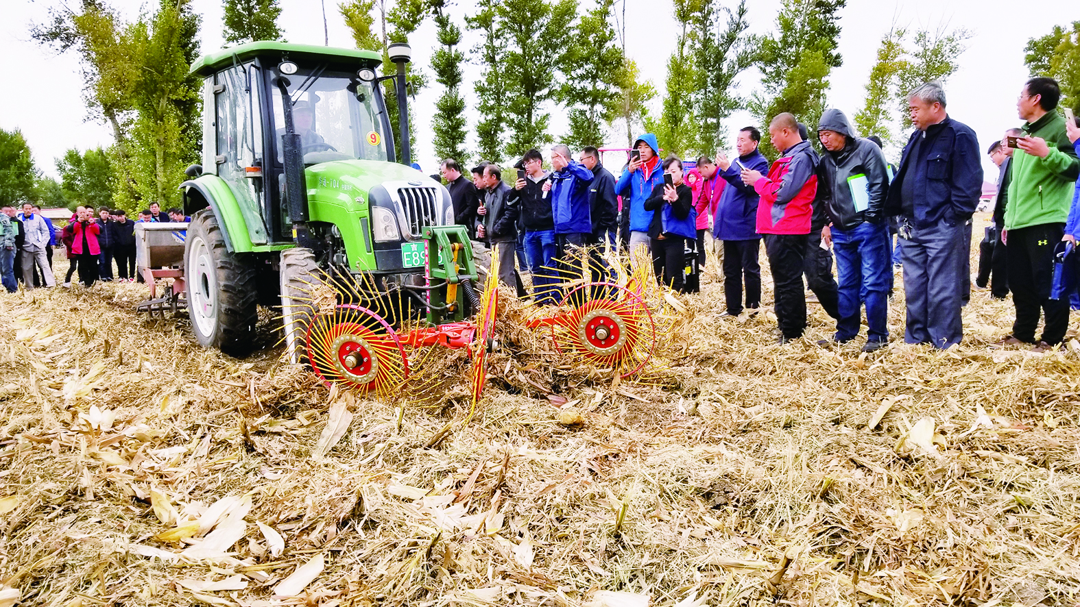 长春农安县:保护性耕作再添新“神器” 长春农安县:保护性耕作再添新“神器”
