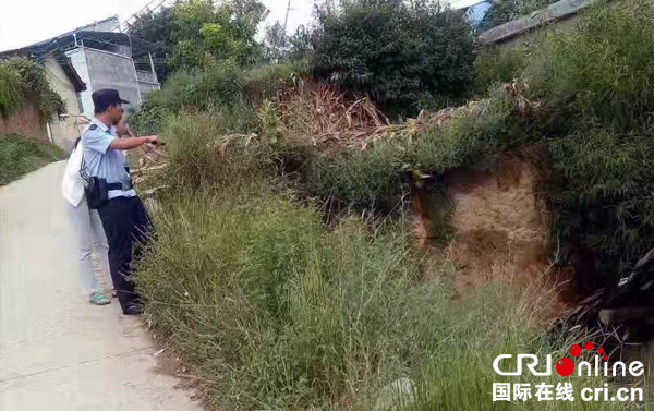 图片默认标题_fororder_出租屋排查中（攀枝花市公安局供图）