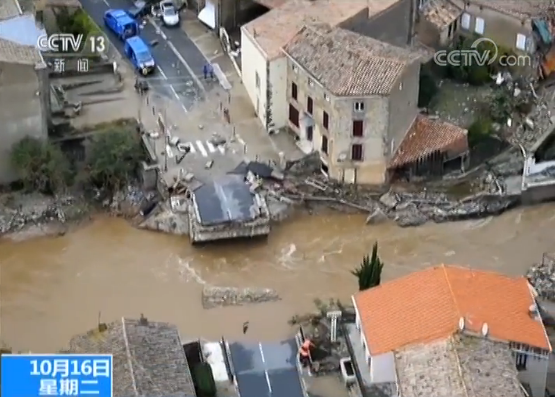 法国南部骤降暴雨引发洪灾 致至少10人死亡