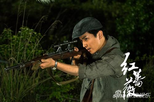 陈晓《红蔷薇》民国造型抢眼 为爸妈尝试谍战剧