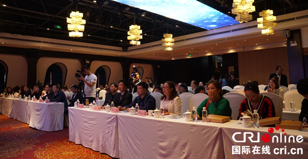 图片默认标题_fororder_推介会现场（摄影-杨明）1