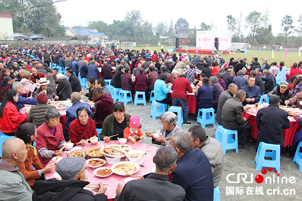 图片默认标题_fororder_坝坝宴现场（摄影-胡倩滢）