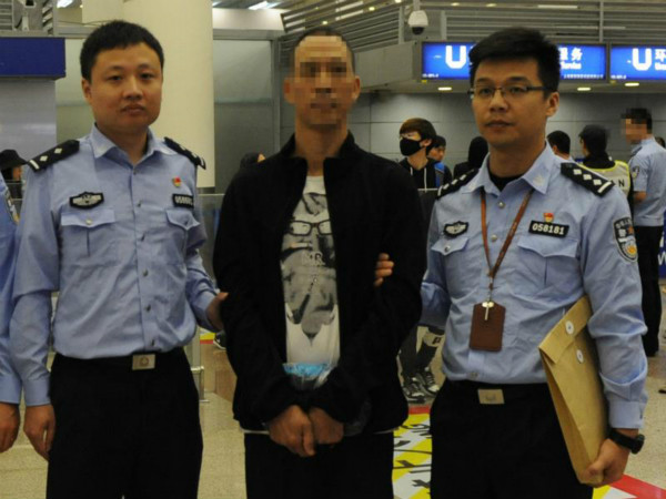 上海警方将“赢东投资”“辛屿商务”主要犯罪嫌疑人押解回沪