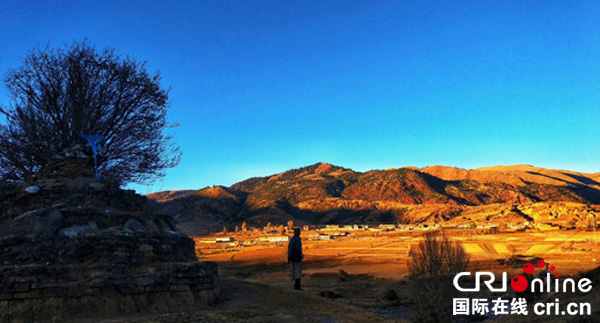 图片默认标题_fororder_理塘县甲洼藏乡风光--（理塘县委宣传部-供图）