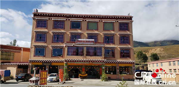 图片默认标题_fororder_洛绒邓珠家的酒店（理塘县委宣传部-供图）
