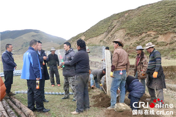 图片默认标题_fororder_2、为让钱包“鼓”-村民“干得欢”（理塘县委宣传部--供图）