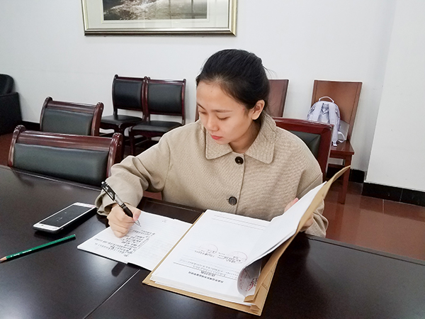 图片默认标题_fororder_评查人员认真记录相关问题