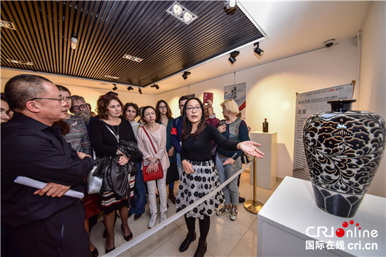 “瓷韵酒香”走进俄罗斯专题展在莫斯科中国文化中心开幕