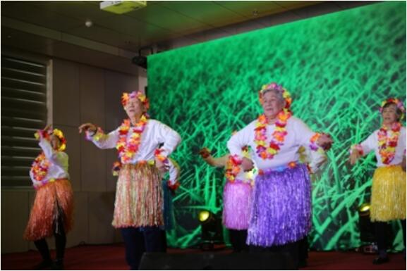 （焦点图，导航成都，移动端轮播图）平均年龄85岁 成都爷爷奶奶们上台大跳“海草舞”