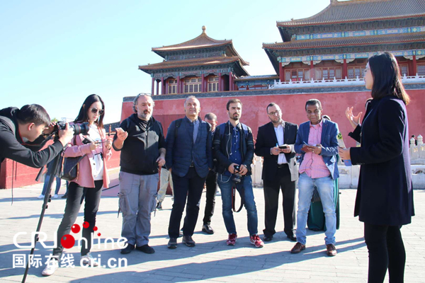 丝路名人参观北京故宫 感受中国传统文化