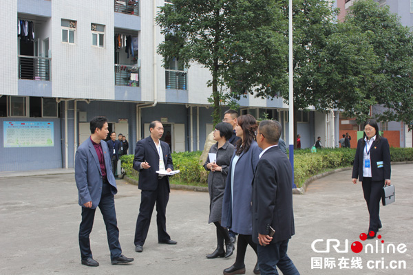 图片默认标题_fororder_IMG_5452专家检查校园环境