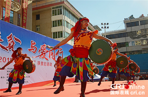 图片默认标题_fororder_6、现场公益汇演--摄影-何刚