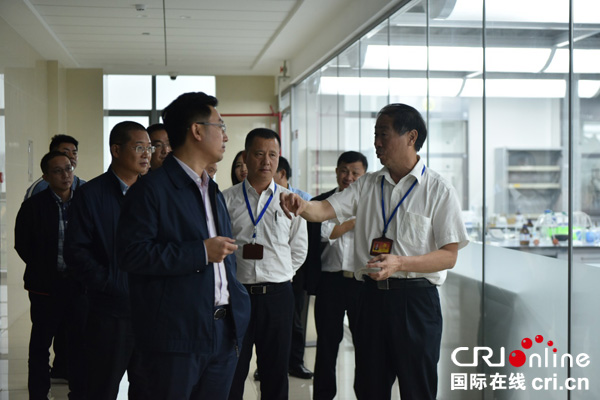 图片默认标题_fororder_考察组一行参观湖北劲牌生物医药公司