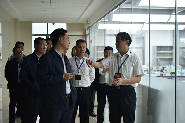 图片默认标题_fororder_考察组一行参观湖北劲牌生物医药公司