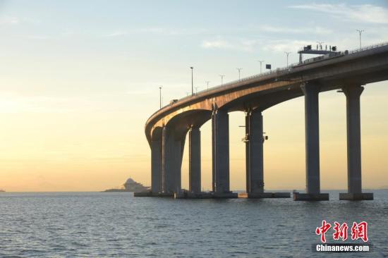 “积木”搭成的港珠澳大桥：工程技术领跑世界