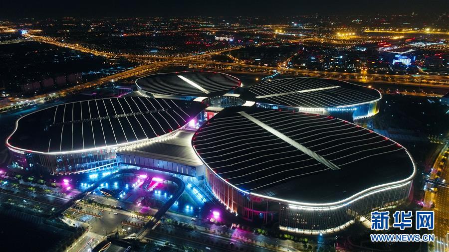 上海：“国展中心”流光溢彩